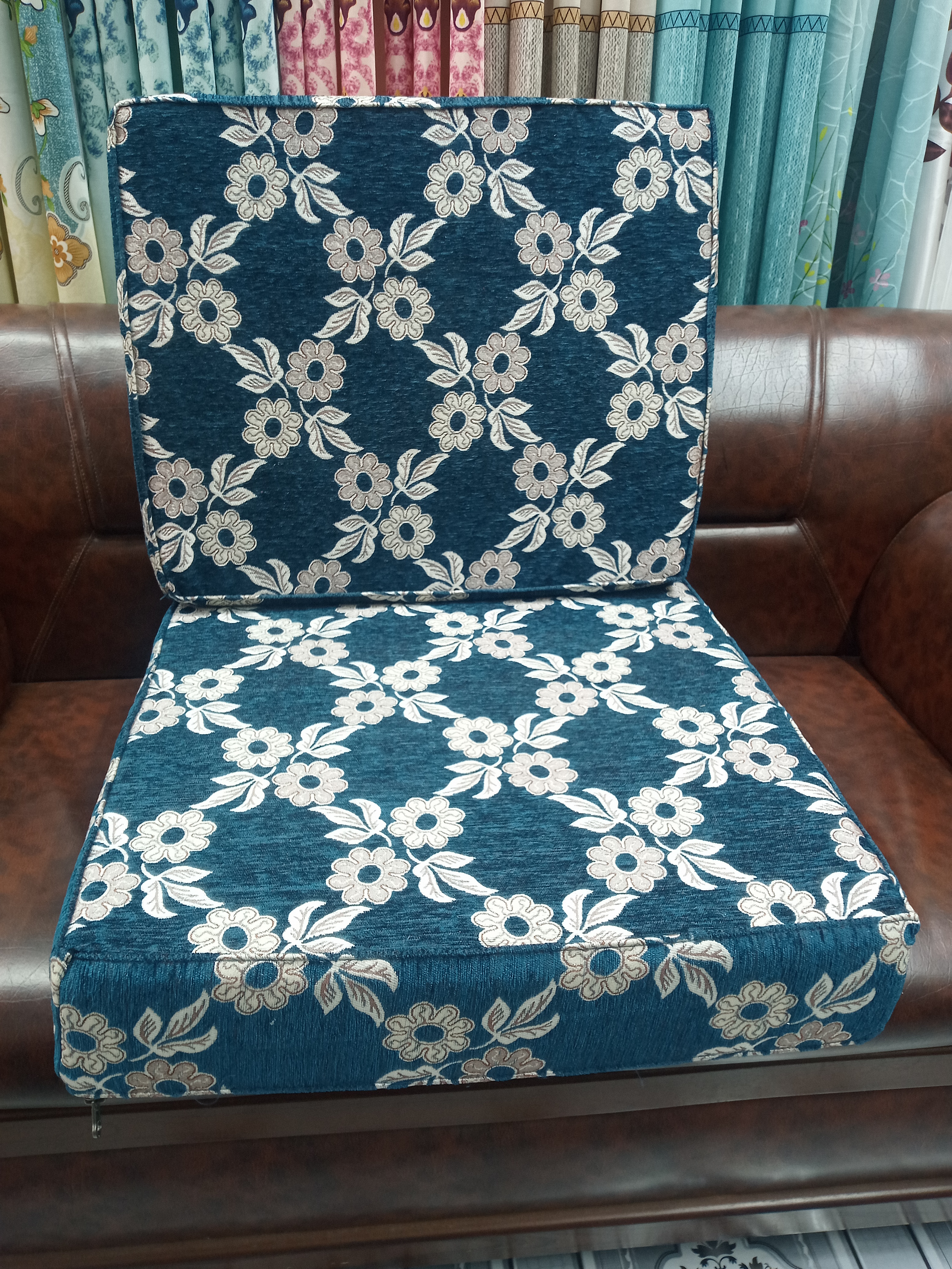 ইন্ডিয়ান শেনেল সোফার কভার