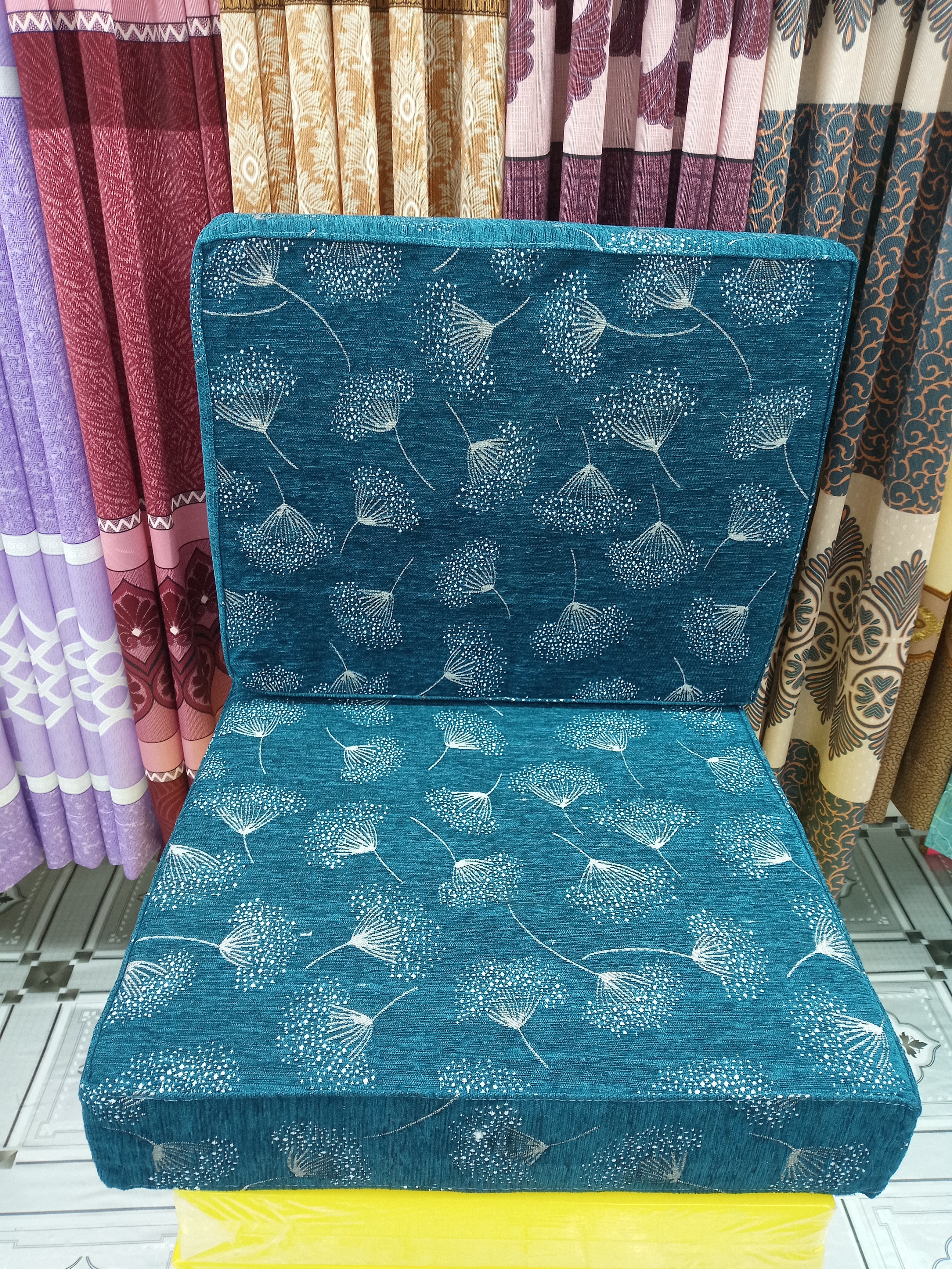 ইন্ডিয়ান শেনেল সোফার কভার