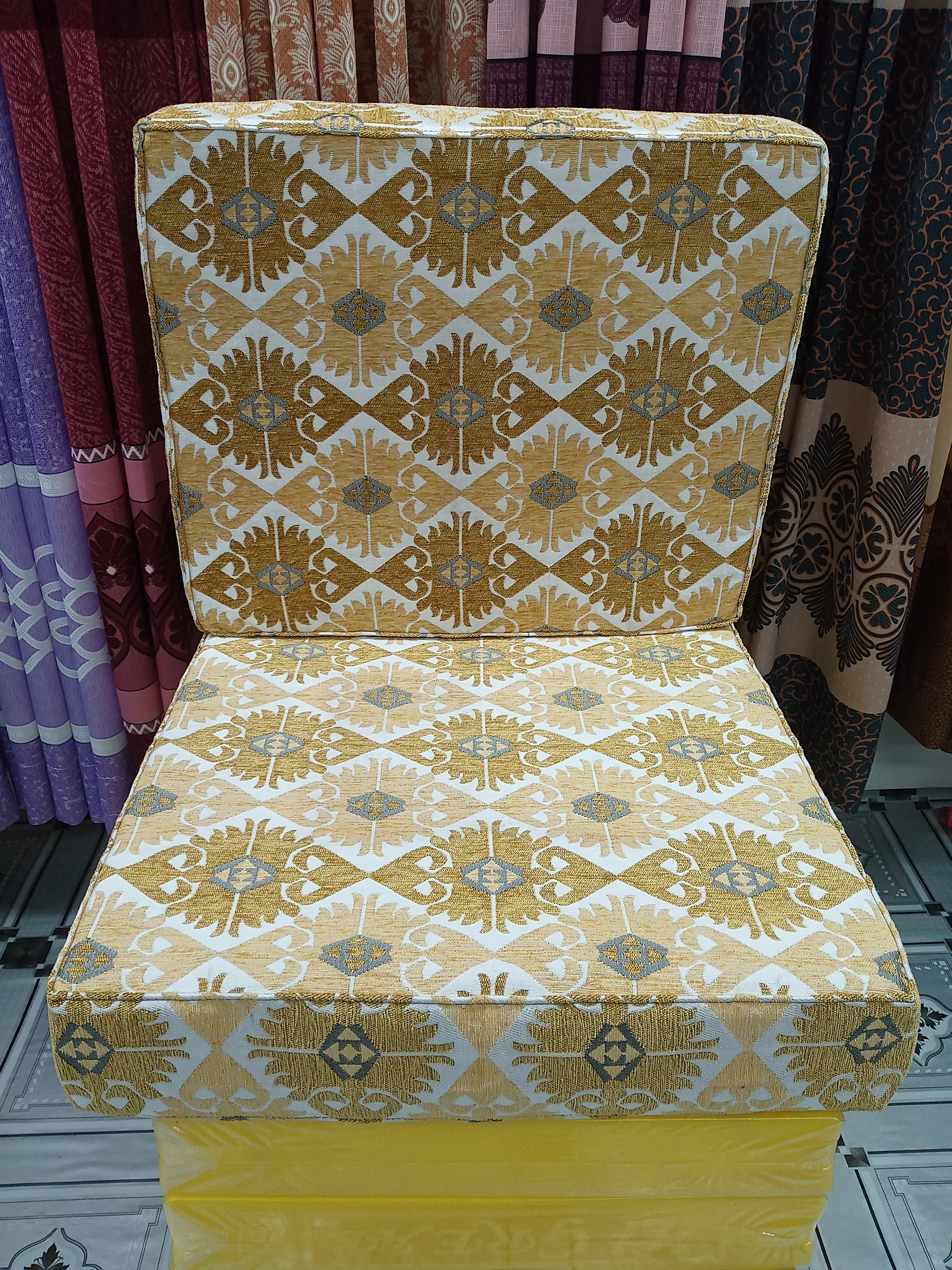 ইন্ডিয়ান শেনেল সোফার কভার