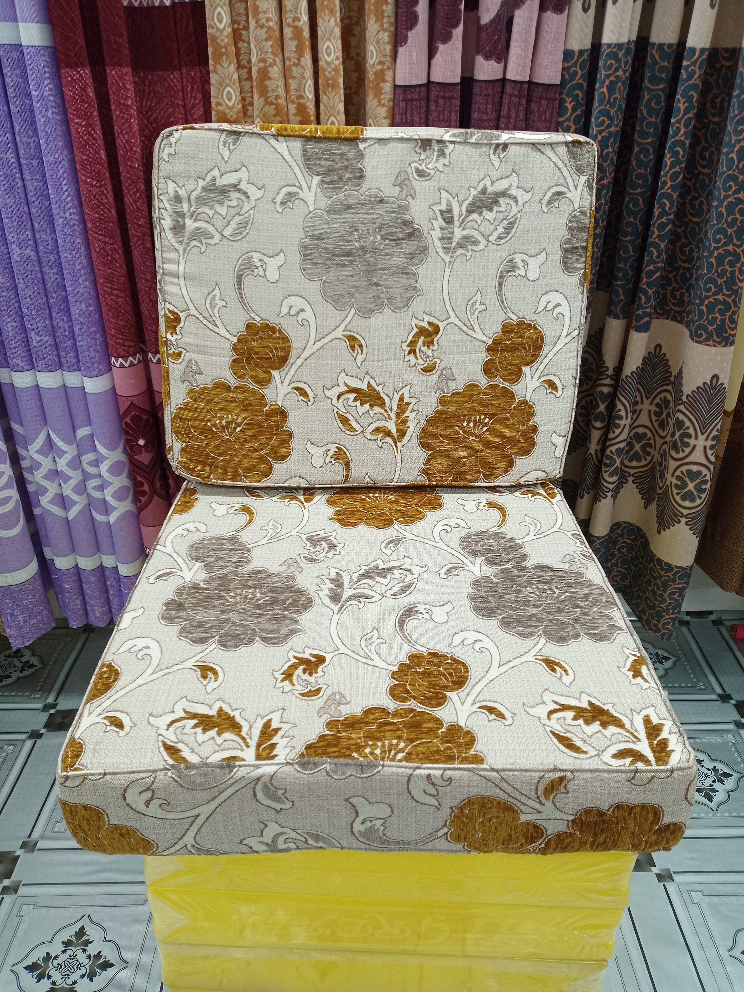 ইন্ডিয়ান শেনেল সোফার কভার